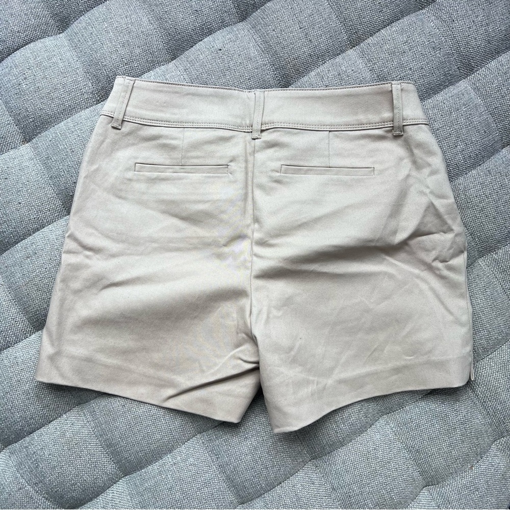 NWT The Limited Tailored Shorts Sand Beige Size 4 Stretch 5” Inseam - Picture 3 of 7